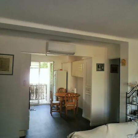 Cosy Nimes Lägenhet *