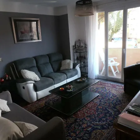 Cosy Nimes Apartment